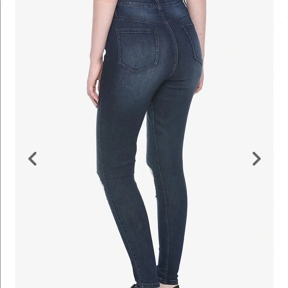 🌸NEW🌸 HOT TOPIC Ultra Hi-Rise Crop Jegging - Picture 2 of 10
